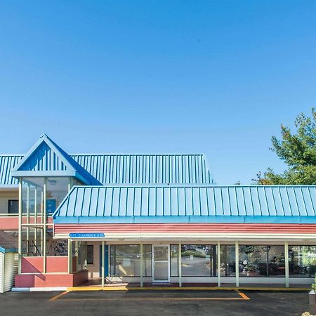 Budget Inn/ 내틱 외부 사진