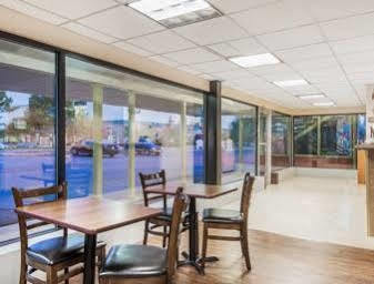 Budget Inn/ 내틱 외부 사진