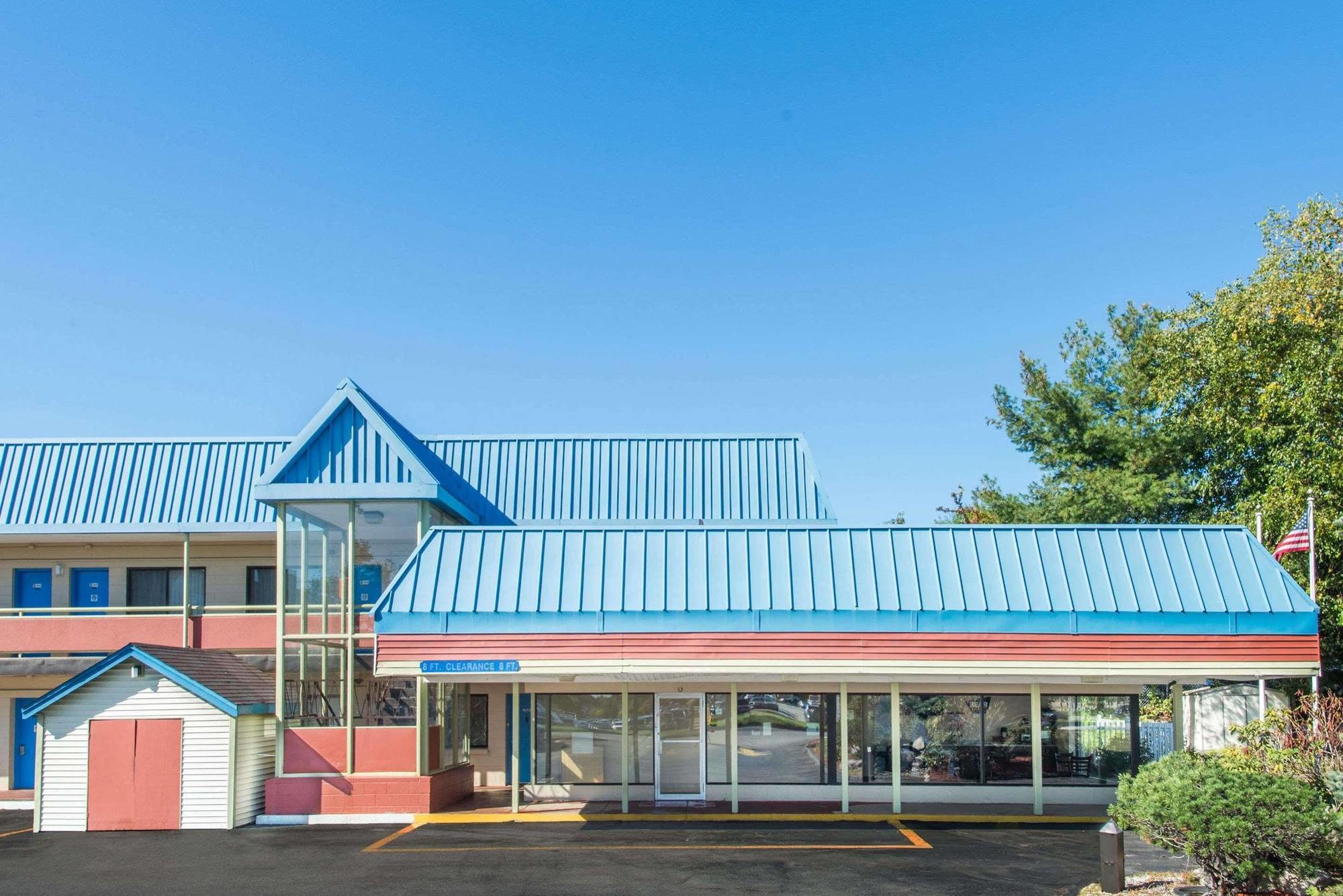 Budget Inn/ 내틱 외부 사진